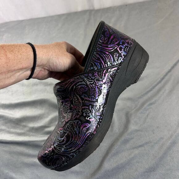 Copied - Dansko XP 2.0 Clog engraved floral patent leather rainbow tooled 40 - Picture 2 of 11